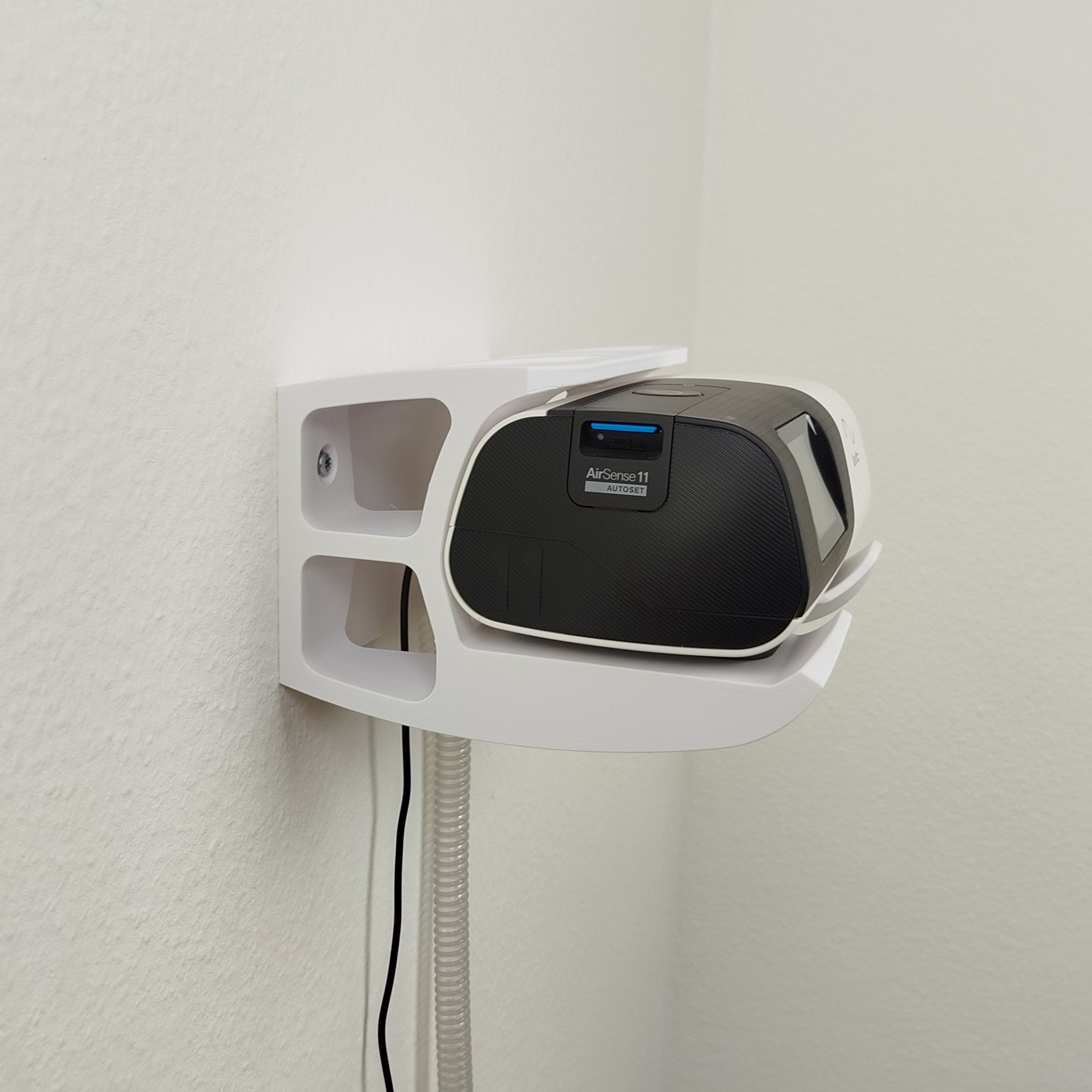 Wandhalterung für ResMed AirSense 11 | Premium Halterung inkl. Dübel u. Schrauben | perfekt für Schlafzimmer u. Wohnmobil