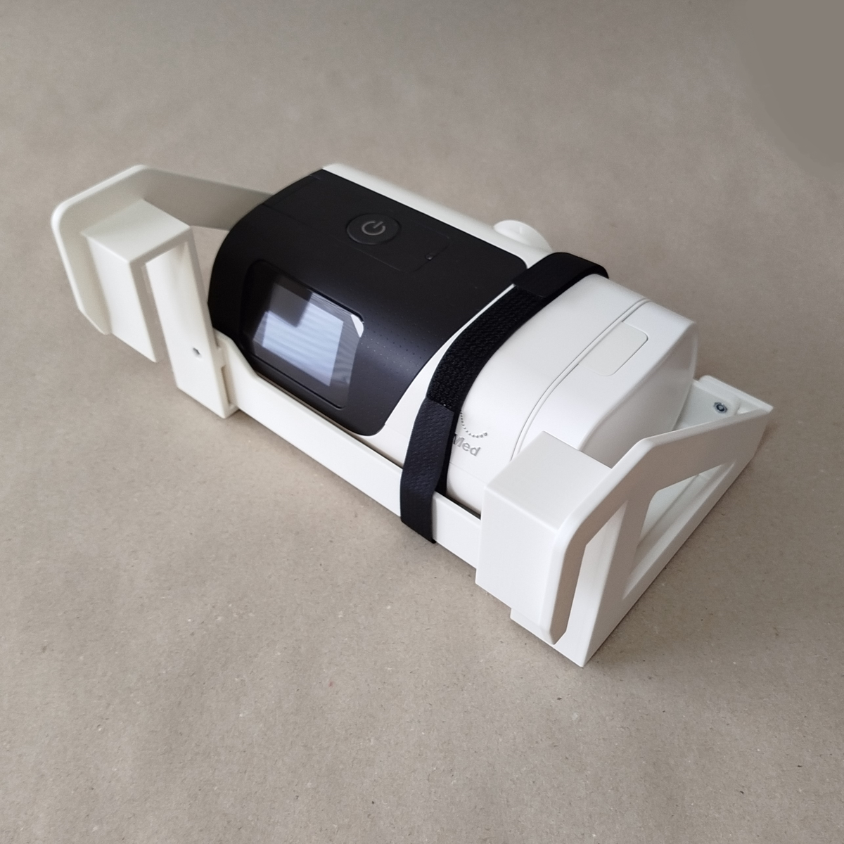 CPAP Wandhalterung für ResMed AirSense 11 | Premium Halterung inkl. Dübel u. Schrauben | perfekt für Schlafzimmer - Österreich CPAP Wandhalterung für ResMed AirSense 11 | Premium Halterung inkl. Dübel u. Schrauben | perfekt für Schlafzimmer - Österreich